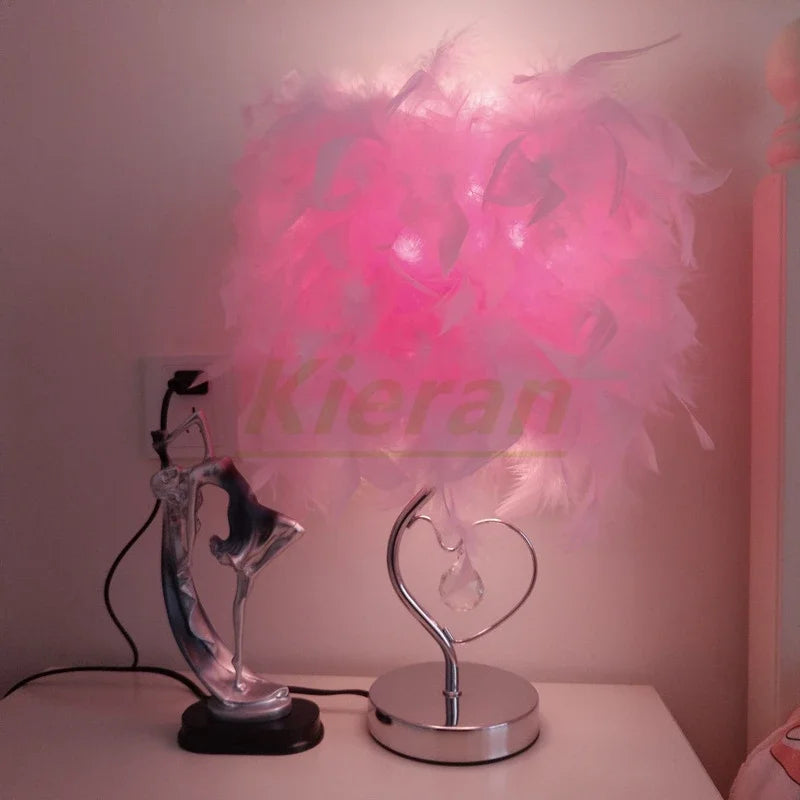 Nordische moderne Feder-LED-Tischlampe